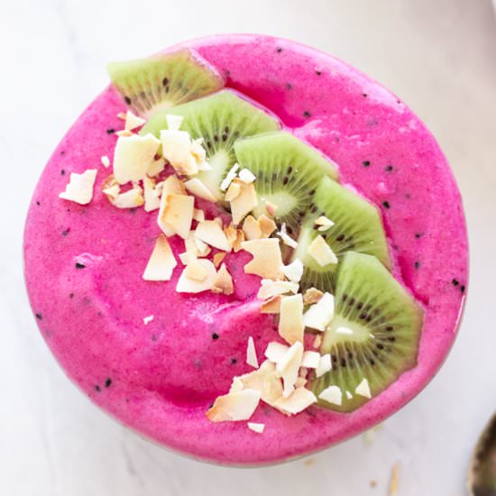 Low FODMAP Dragon Fruit Bowl - Recipe photo by funwithoutfodmaps