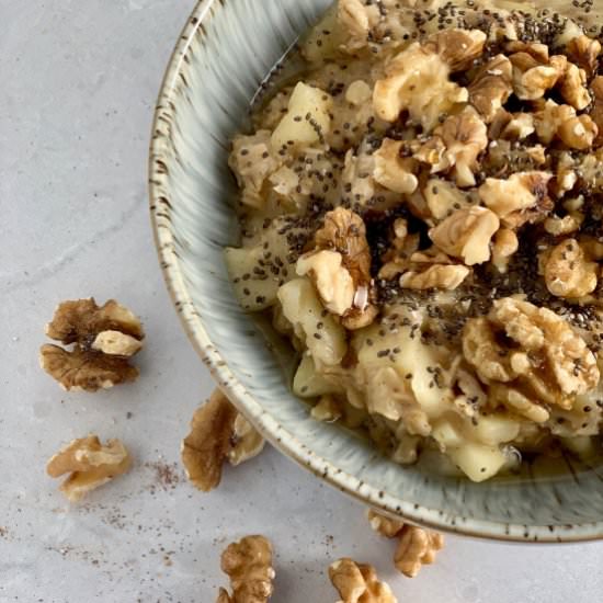 Homemade Apple Cinnamon Oatmeal - Recipe photo by AlmostPractical