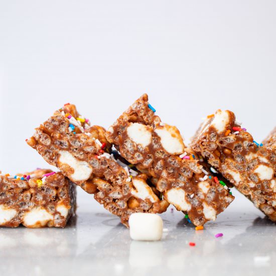 Mars Crispy Bars - Recipe photo by The Sugar Hub