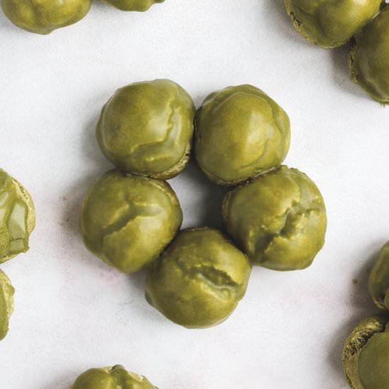 baked matcha mochi donuts (vegan) - Recipe photo by okonomi kitchen