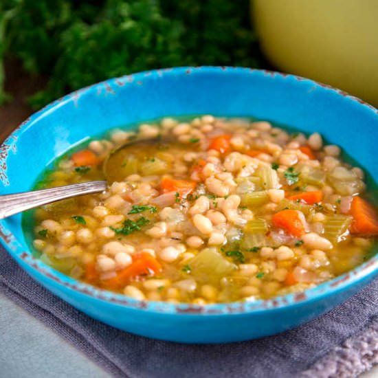 Mom’s Navy White Bean Soup - Recipe photo by keviniscooking