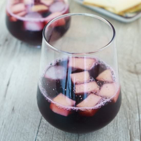 Spanish Tinto de Verano - Recipe photo by The Cookware Geek