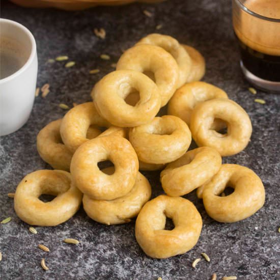 Italian Crackers (Taralli) - Recipe photo by foodandjourneys
