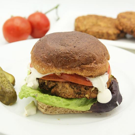 Deluxe Tempeh Burgers - Recipe photo by veganwithgusto