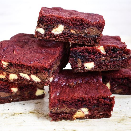 Red Velvet Cookie Bars - Recipe photo by lightscamerabake