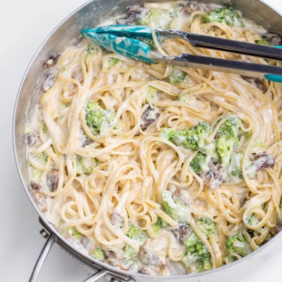 Broccoli Mushroom Alfredo Pasta - Recipe photo by momsdish