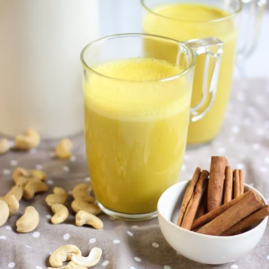 Golden turmeric latte - Recipe photo by Elle mijote quelque chose