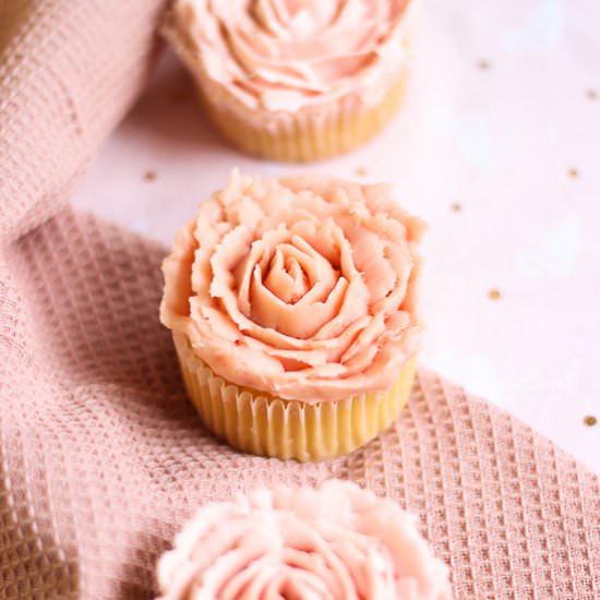 Rose cupcakes - Recipe photo by Elle mijote quelque chose
