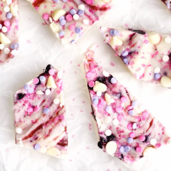 Greek yogurt unicorn bark - Recipe photo by Rhubarbarians