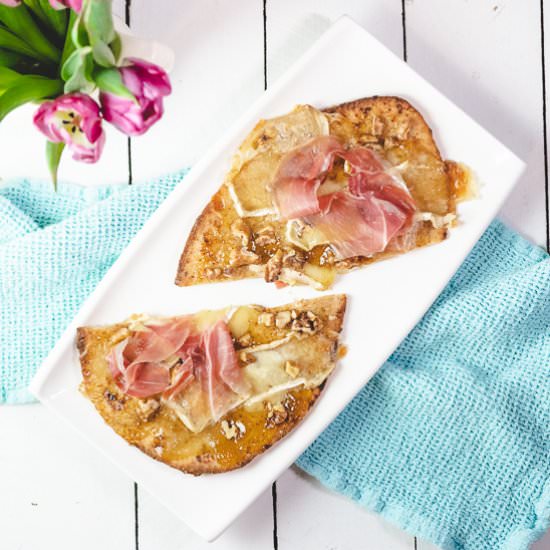 Fig, Brie, and Prosciutto Pizza - Recipe photo by sidewalkshoes
