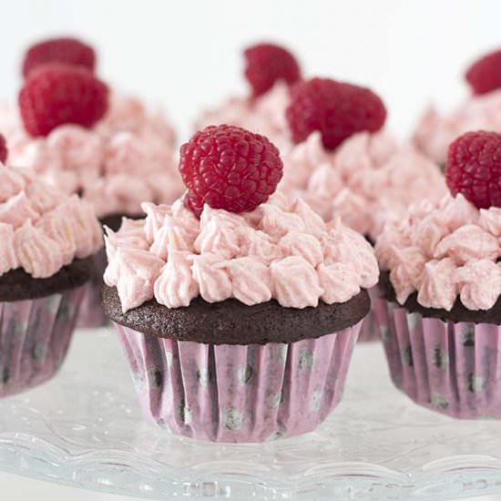 Vegan chocolate raspberry cupcakes - Recipe photo by Mandy Sneaky Veg