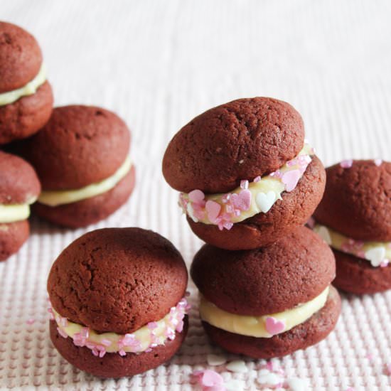 Red velvet whoopie pies - Recipe photo by hornoMX