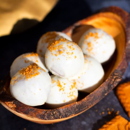 3-Ingredients Biscoff Truffles - Recipe photo by The Sugar Hub