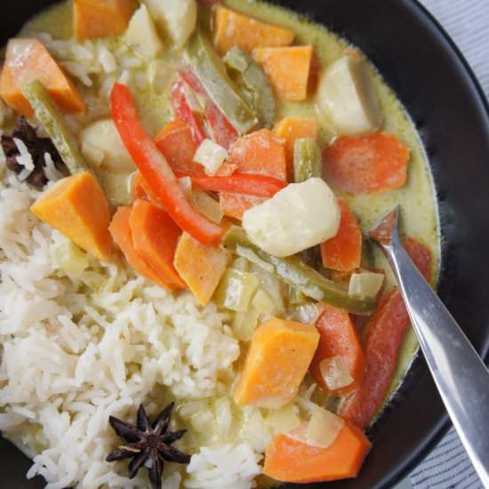 VEGETABLE THAI GREEN CURRY - Recipe photo by The Greedy Belly