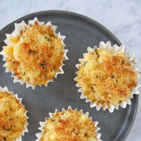 SPICY MAC N CHEESE MUFFINS - Recipe photo by The Greedy Belly