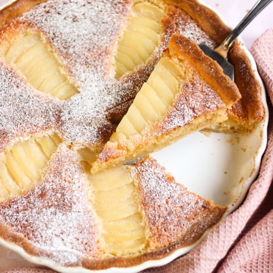 Pear and almond pie - Recipe photo by Elle mijote quelque chose