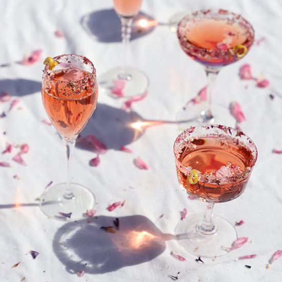 french rosé 75 cocktail - Recipe photo by abubblylife