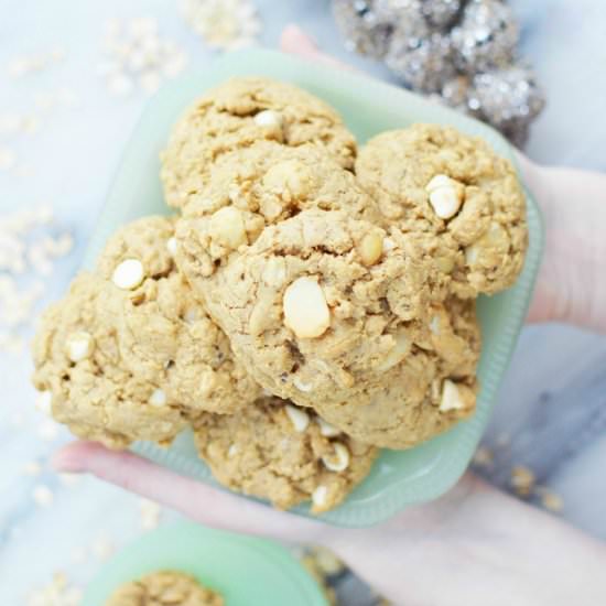 Oatmeal Chocolate Macadamia Cookies - Recipe photo by emilyenchanted