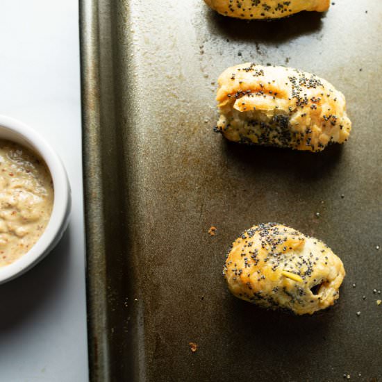 PUFF PASTRY SAUSAGES IN A BLANKET - Recipe photo by Biteyourcravings