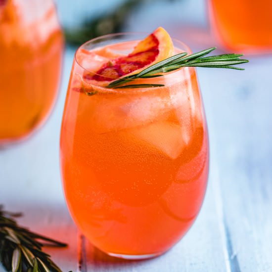 Aperol Spritz - Recipe photo by sipandfeast