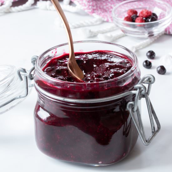 Homemade Elderberry Jam - Recipe photo by claudiacanu