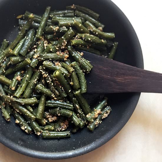 Beans with Sesame and Peanuts - Recipe photo by steamingpot