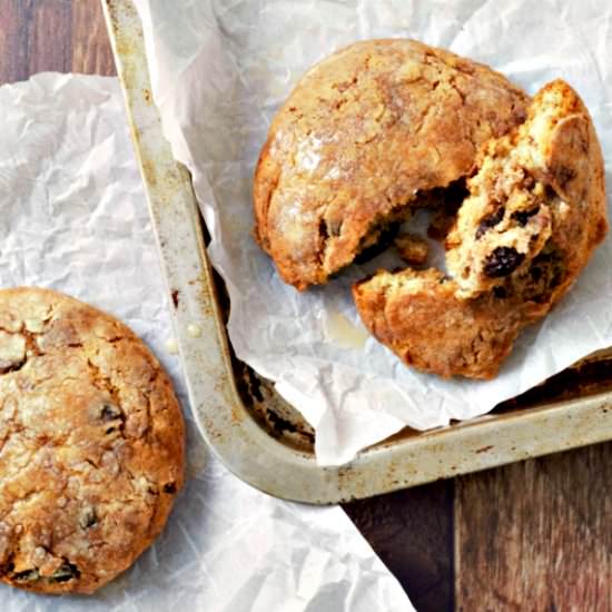 Glazed Cinnamon Raisin Biscuits - Recipe photo by ZonaCooks