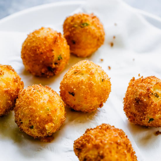 Crispy & Cheesy Jalapeno Poppers - Recipe photo by MunchkinTime