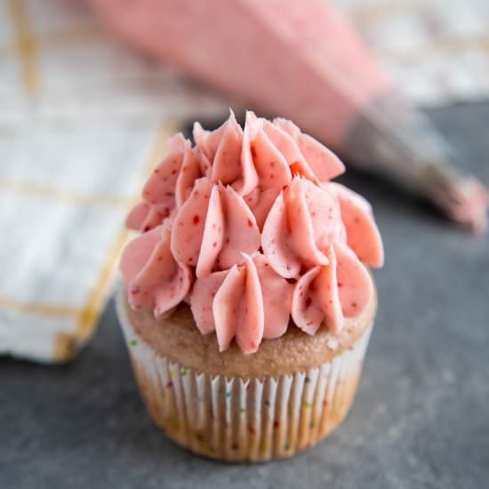 Strawberry Cream Cheese Frosting - Recipe photo by Wild wild whisk