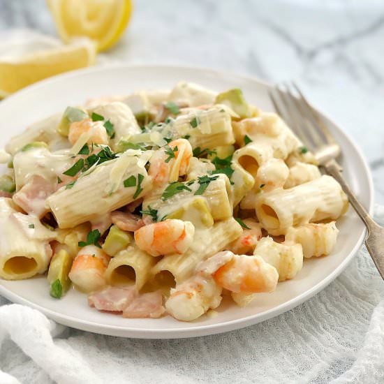 Avocado Shrimp Pasta with Bacon - Recipe photo by chef not required