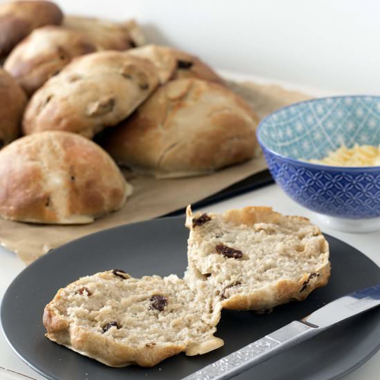 Vegan hot cross buns - Recipe photo by Mandy Sneaky Veg