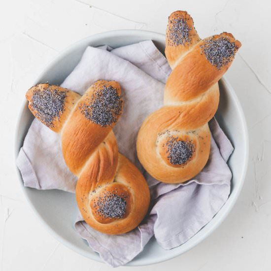 Vegan Easter Bunny Rolls - Recipe photo by aline_made