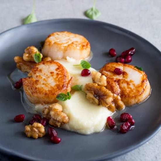 Seared Scallops /w Cauliflower Mash - Recipe photo by sprinkles and sprouts