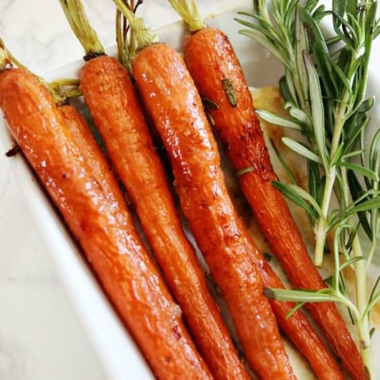 Honey Glazed Carrots with rosemary - Recipe photo by sugarspiceandglitter