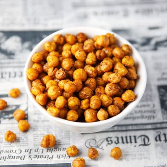 Spicy Roasted Chickpeas - Recipe photo by Tastefulventure