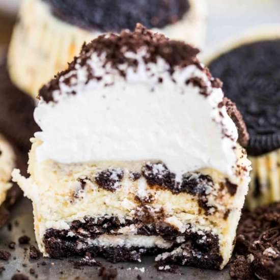 Mini Oreo Cheesecakes - Recipe photo by peasandpeonies
