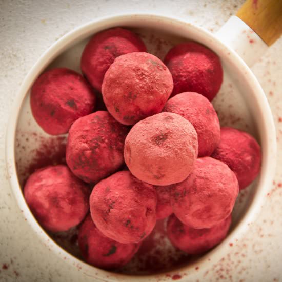 Cake Pops using beet root powder - Recipe photo by anindya0909