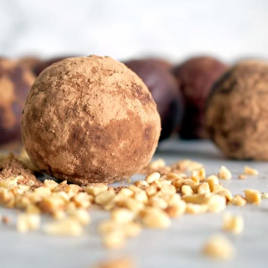 Peanut & Cacao Bliss Balls - Recipe photo by amysavagenutrition