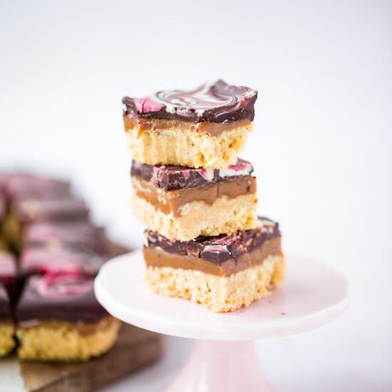 Pink Marbled Caramel Shortbread - Recipe photo by amytreasurefood