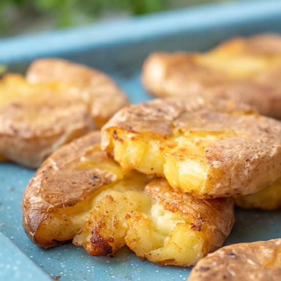 Smashed Potatoes - Recipe photo by MamaGourmand