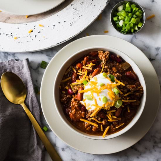Easy Weeknight Chili - Recipe photo by allthekingsmorsels