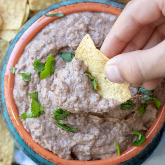 Healthy Vegan Bean Dip - Recipe photo by veggiesdontbite