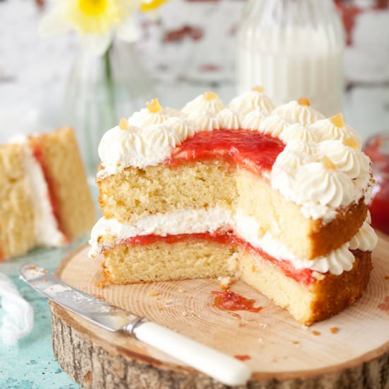 Easy Vanilla Sponge Cake - Recipe photo by littlesugarsnaps