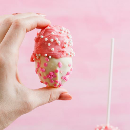 Vanilla Cake Pops - Recipe photo by MunchkinTime