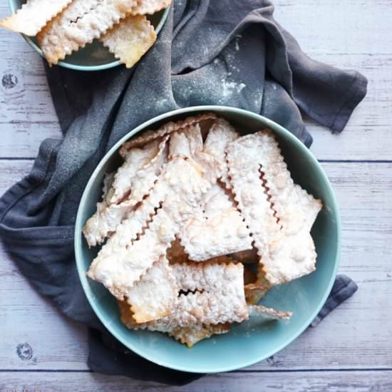 Cenci, Fried Pastry Ribbons - Recipe photo by CookingMyDreams