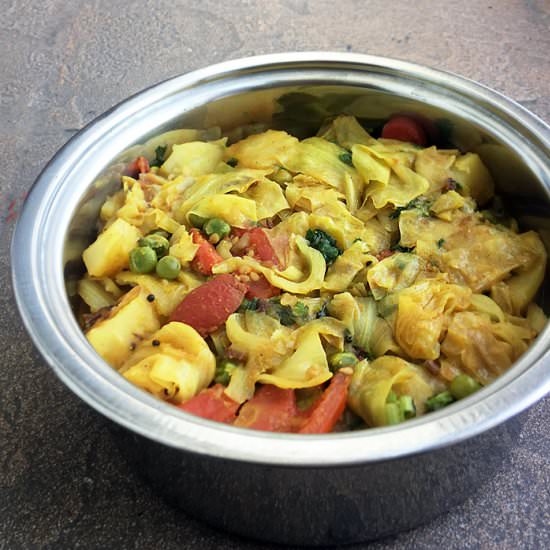 Potato Cabbage Peas Curry - Recipe photo by steamingpot