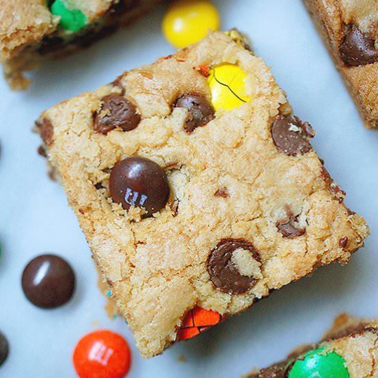 Chocolate chip M&M cookie bars - Recipe photo by evabakes