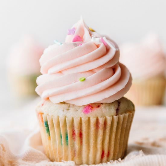 Confetti Sprinkle Cupcakes - Recipe photo by sallysbakingaddiction