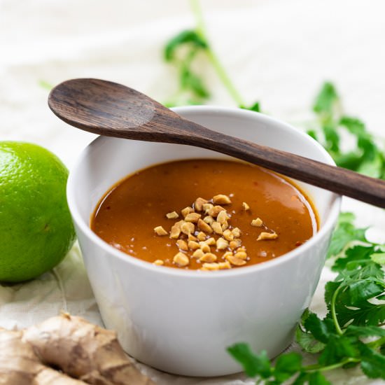 5 Minute Vegan Thai Peanut Sauce - Recipe photo by drivemehungry