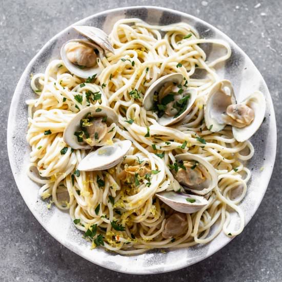 Easy Linguini with Clams - Recipe photo by cookingforkeeps